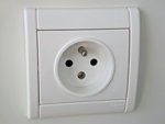 220px-French-power-socket.jpg